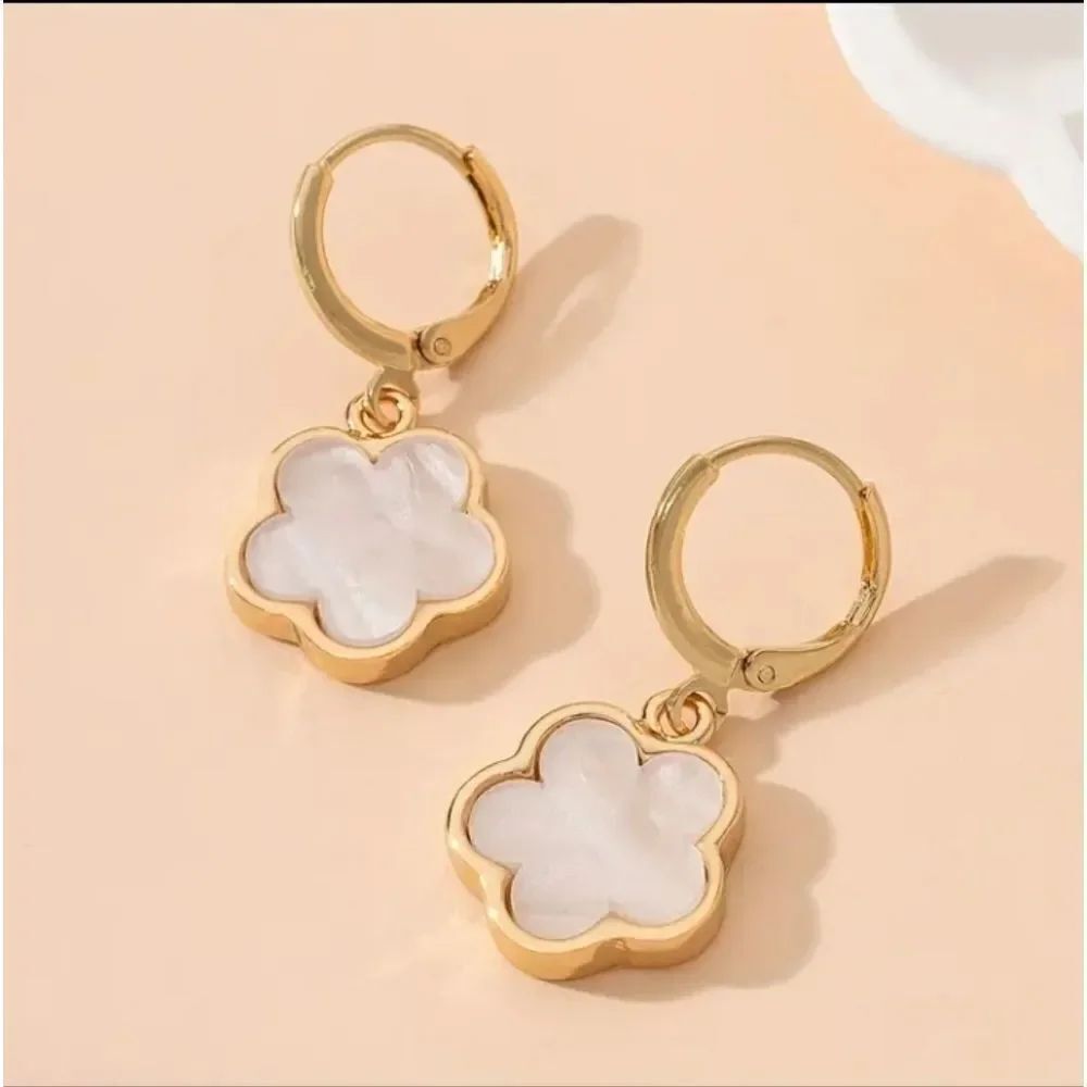 White Clover Motif Huggie Hoop Earrings